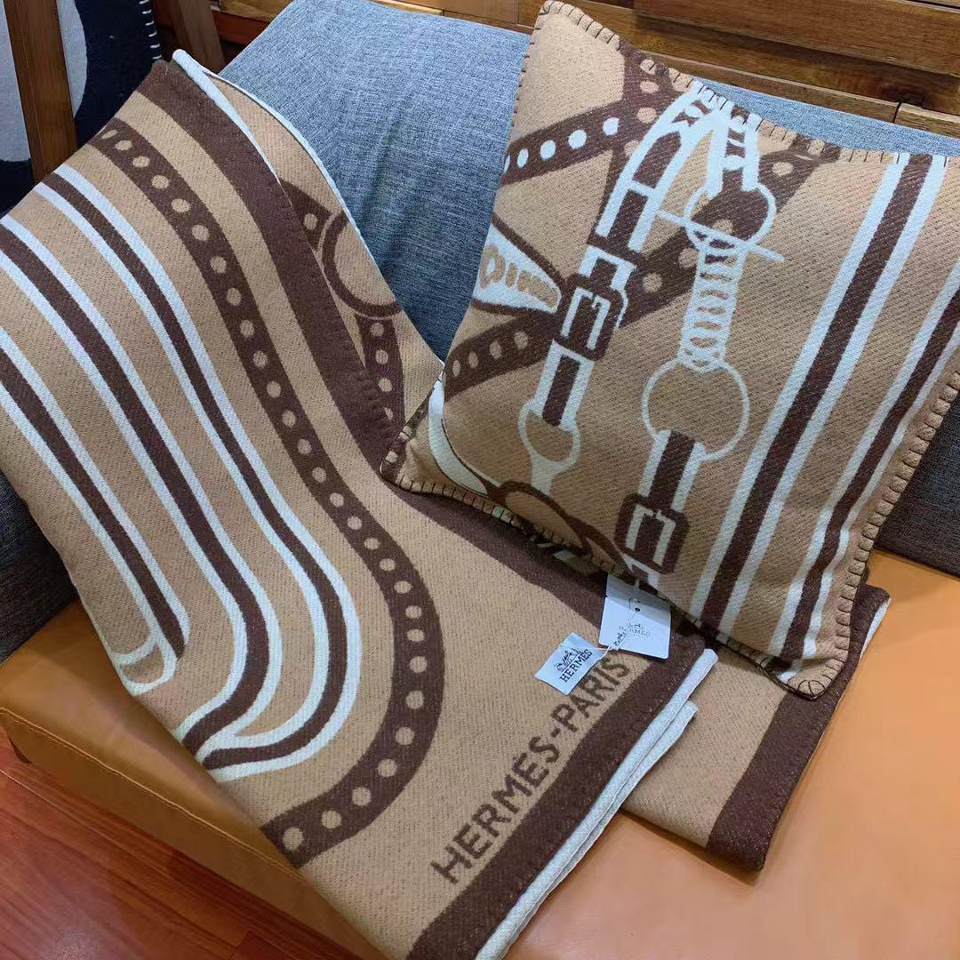 Hermes Equestrian-Print Shawl - Beige
