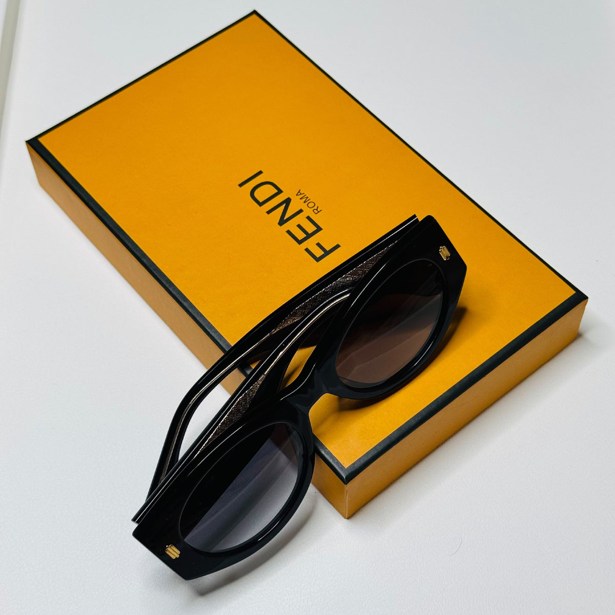 Fendi Rounded Sunglasses - 