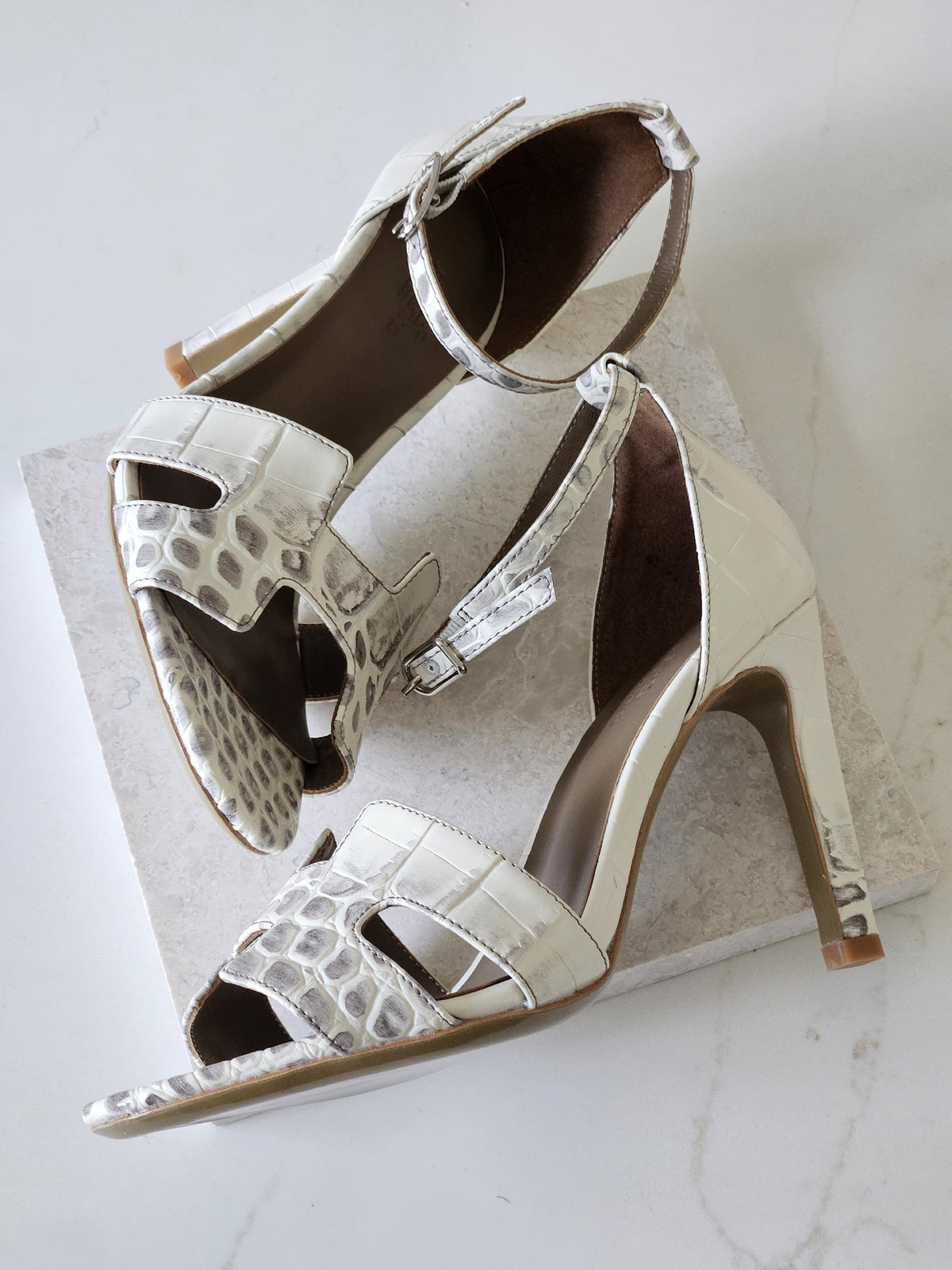 Hermès Heels - White & Grey Embossed