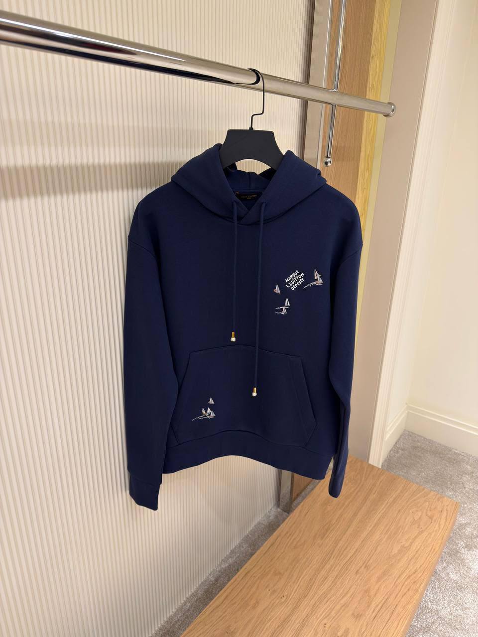 Louis Vuitton Hoodie  . - 