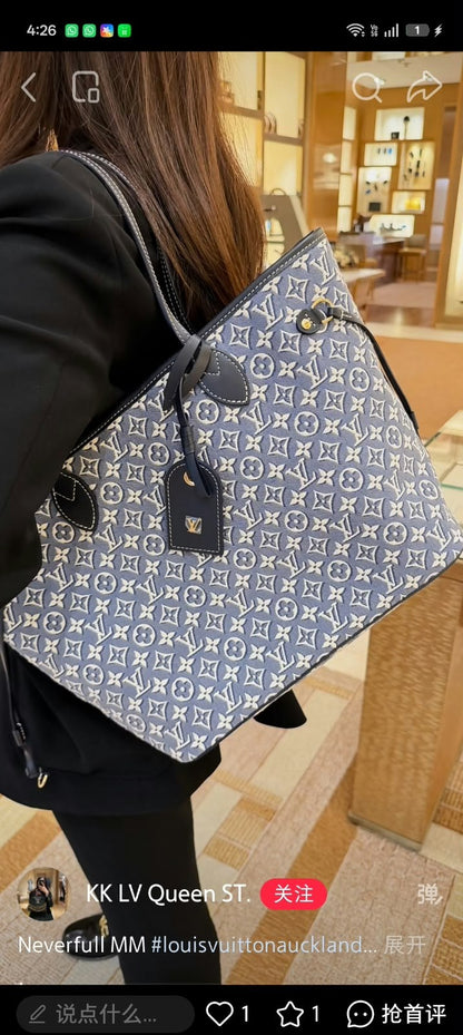Louis Vuitton Neverfull Tote Bag - Blue Monogram