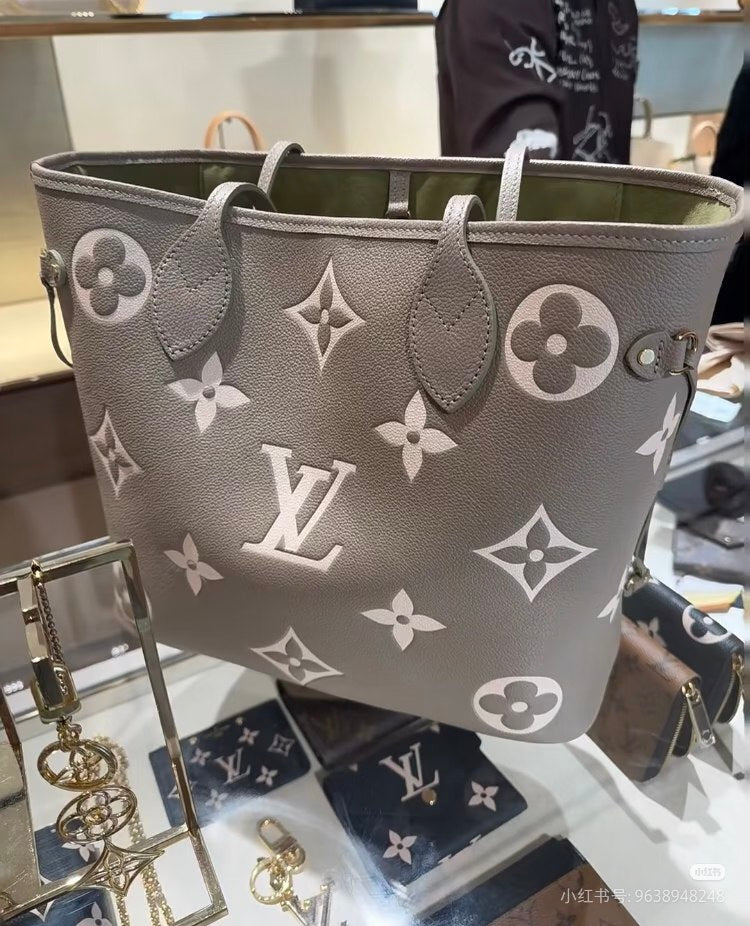Louis Vuitton Neverfull Tote Bag - Grey Monogram