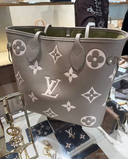 Louis Vuitton Neverfull Tote Bag - Grey Monogram