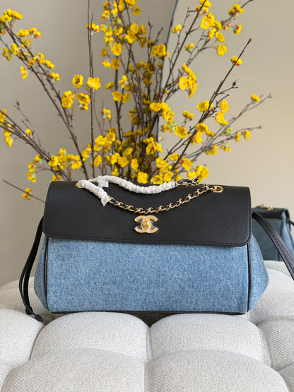 Chanel Chain-Handle Shoulder Bag - Blue