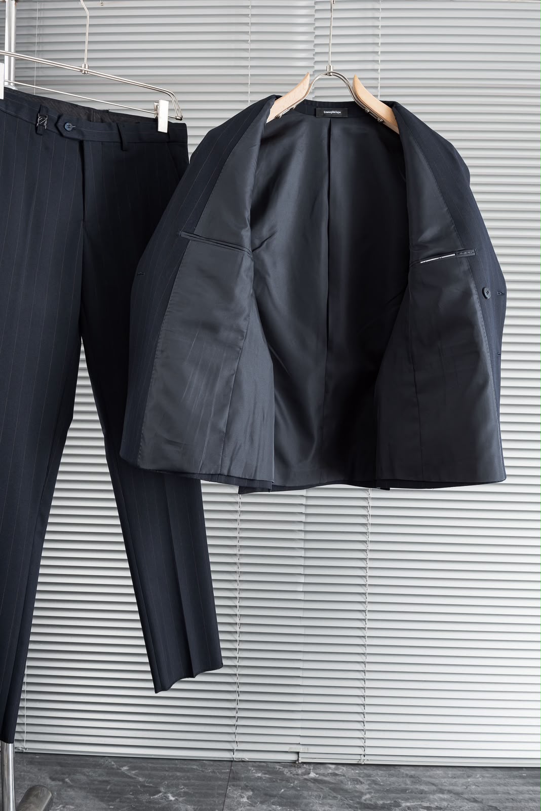 Ermenegildo Zegna Pinstripe Double-Breasted Suit - Navy