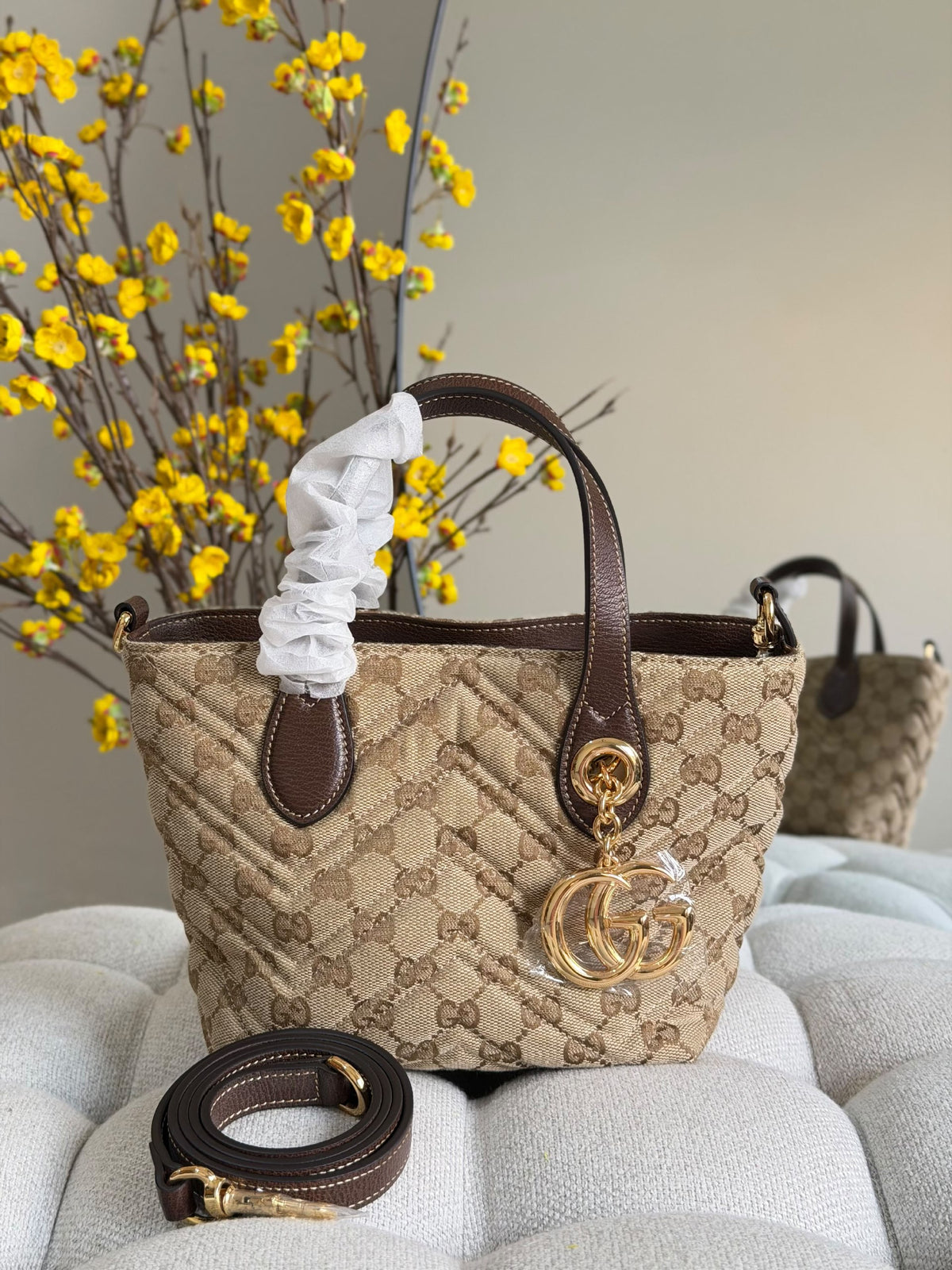 Gucci Quilted Bucket Shoulder Bag - Beige